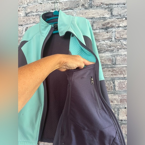 The North Face Women's Teal and Gray All Weather Jacket, zippered pockets Velcro - Picture 7 of 13